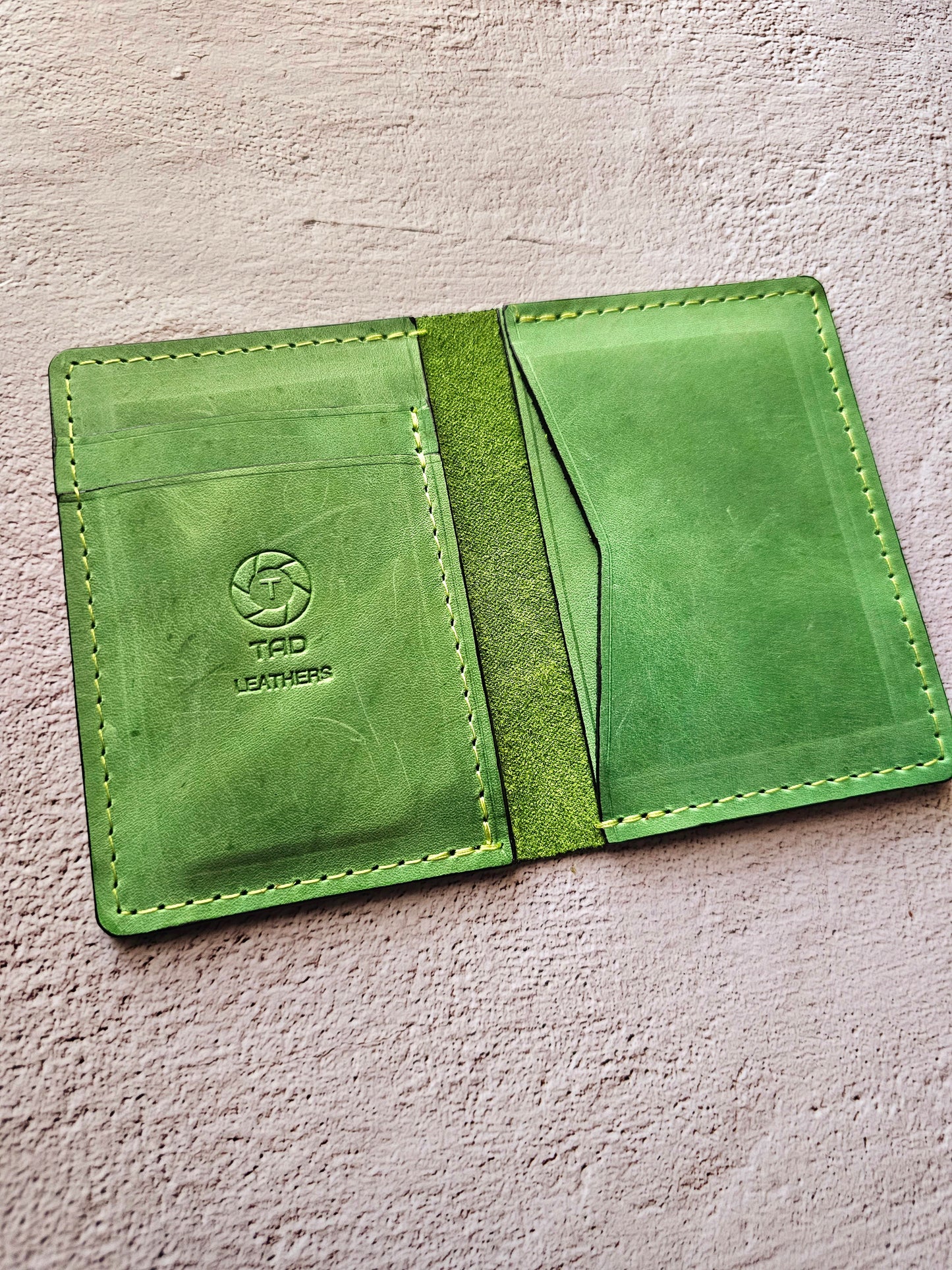 Minimalist Wallet (Vibrant Green)